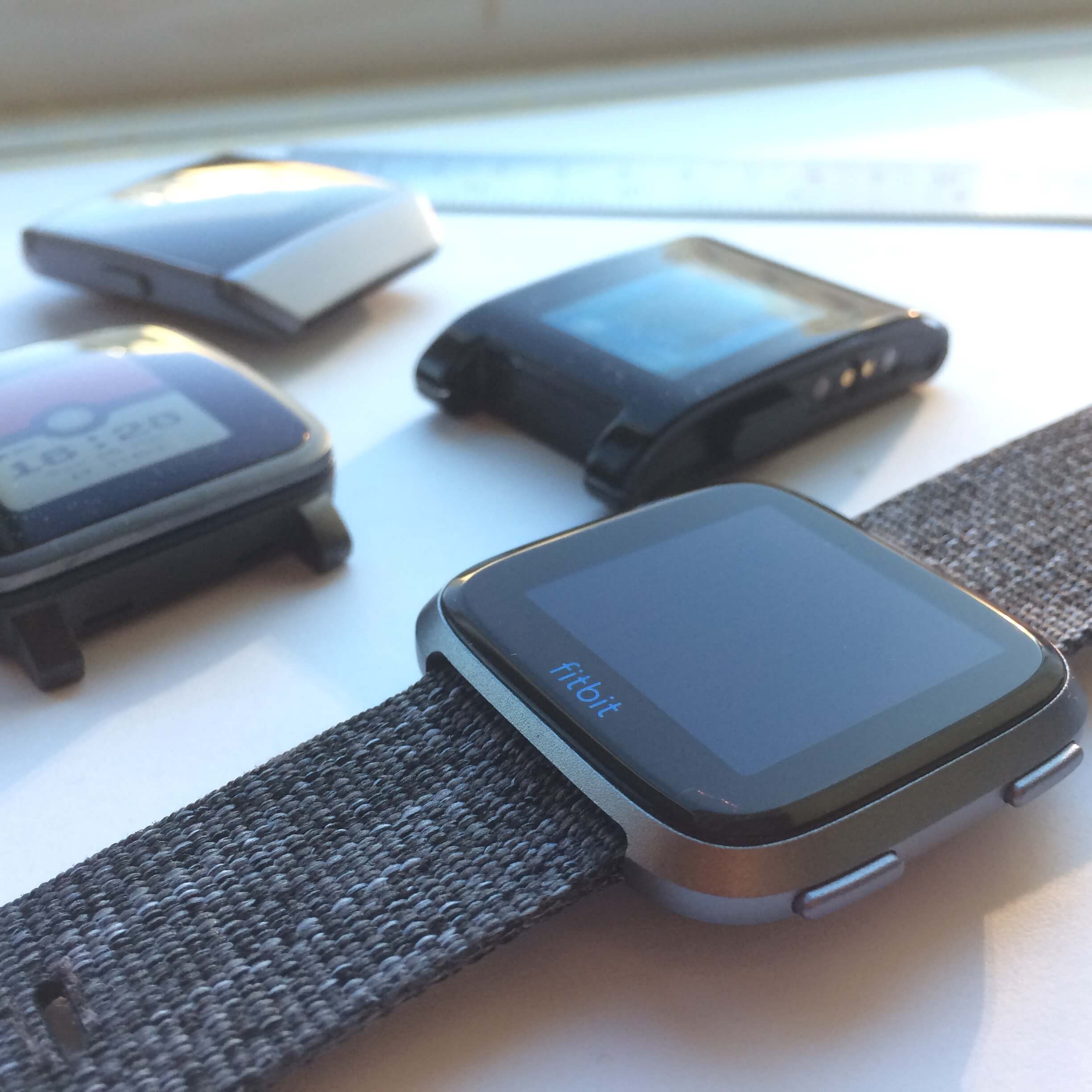 Fitbit Versa buttons